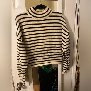 •Cropped turtle neck sweater from cider, size 4XL